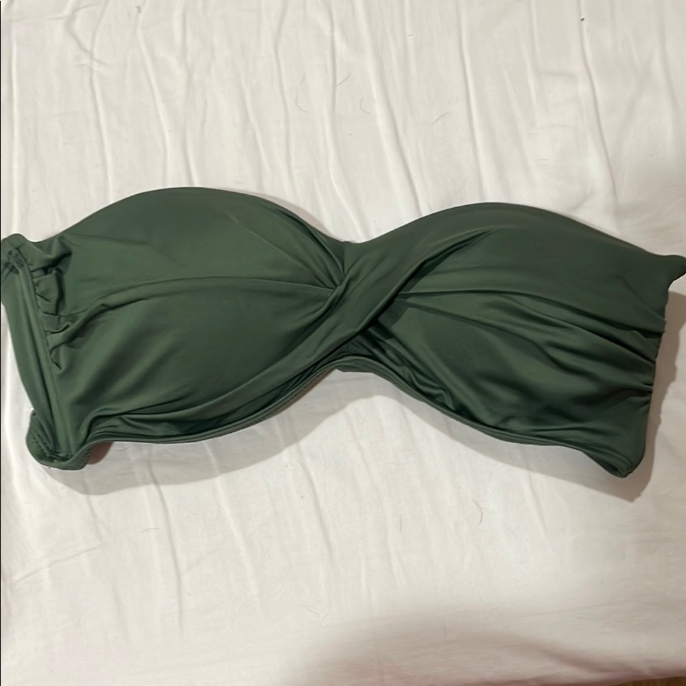 Elegant Green Twist Strapless Bandeau Bikini Top